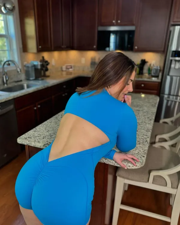 Kelly Monroe's photo 5