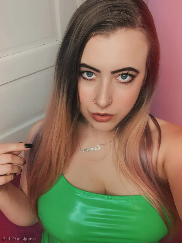 Kelly Sunshine's BabeWiki Profile