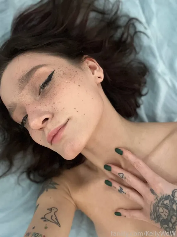 Kelly Wow's BabeWiki Profile