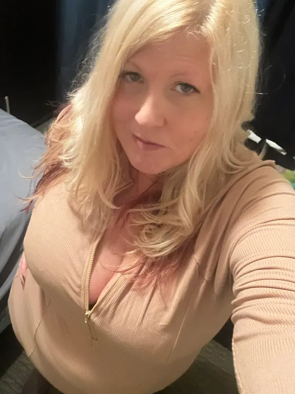 Kiki Wood's BabeWiki Profile