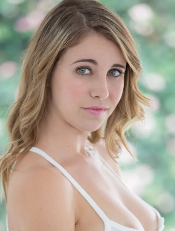 Kinsley Eden's photo 8