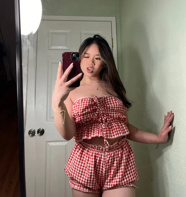 Kissxkels's BabeWiki Profile