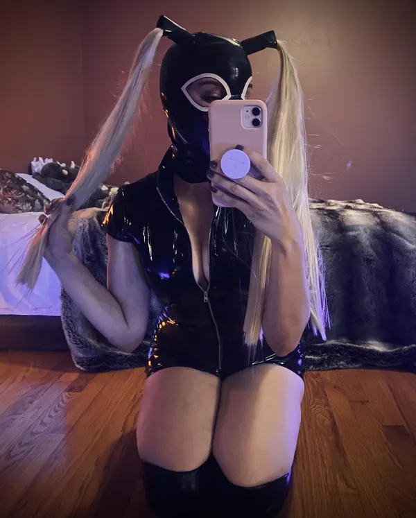 Kitty Darlingg's BabeWiki Profile