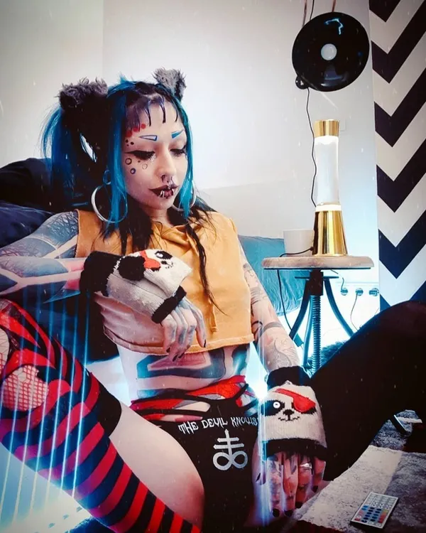 Kota Morgue's BabeWiki Profile