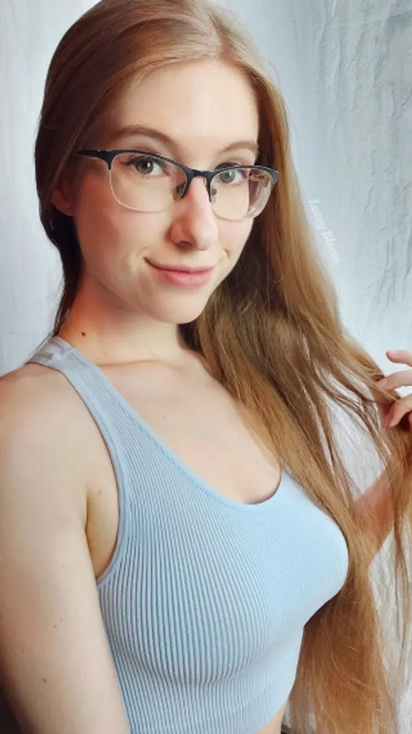 Lacey Bloom's photo 6