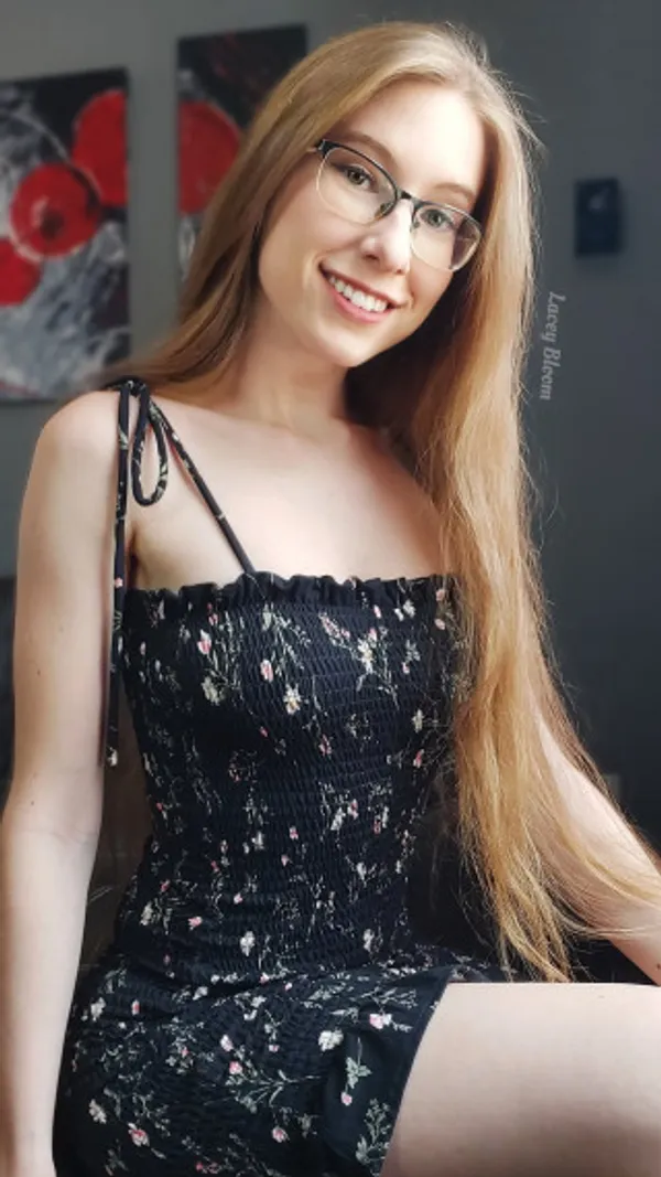 Lacey Bloom's photo 9