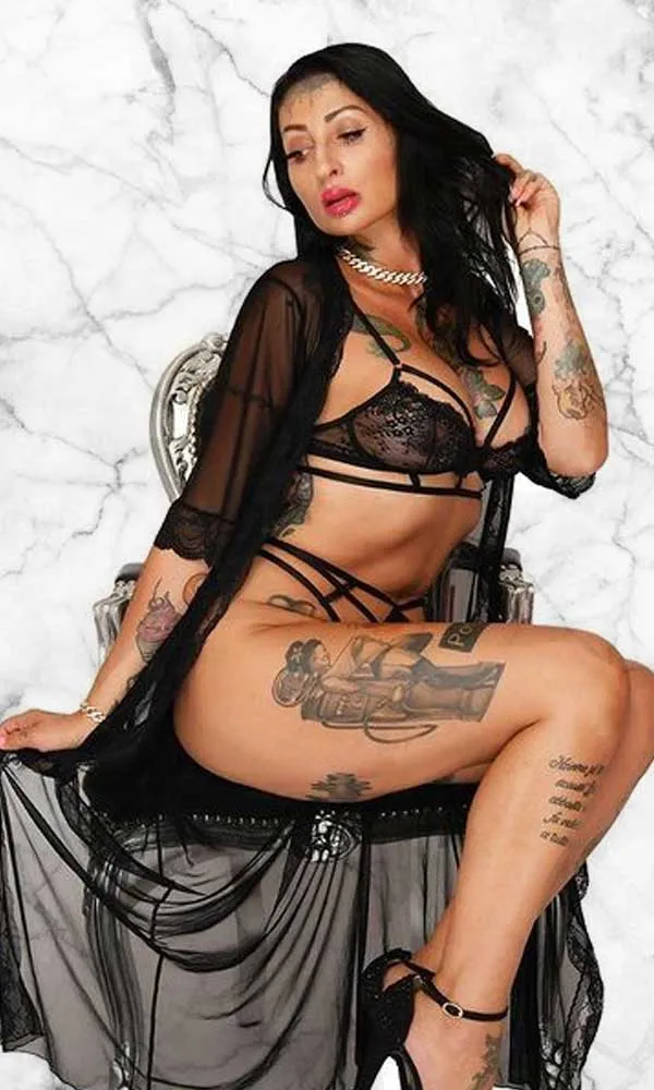 Lady Muffin's BabeWiki Profile