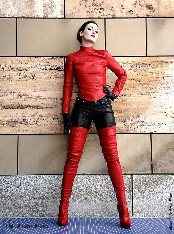 Lady Victoria Valente's photo 3