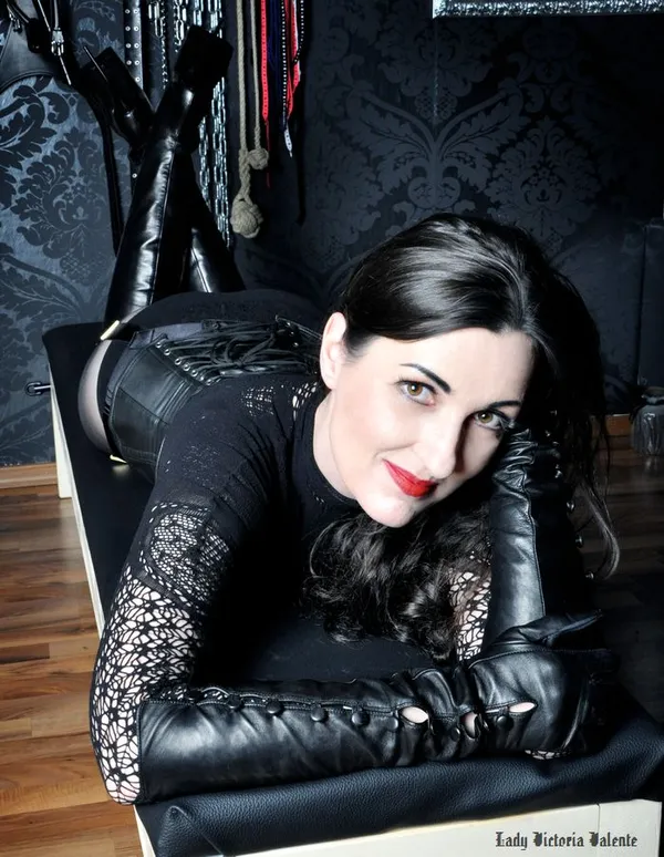 Lady Victoria Valente's BabeWiki Profile