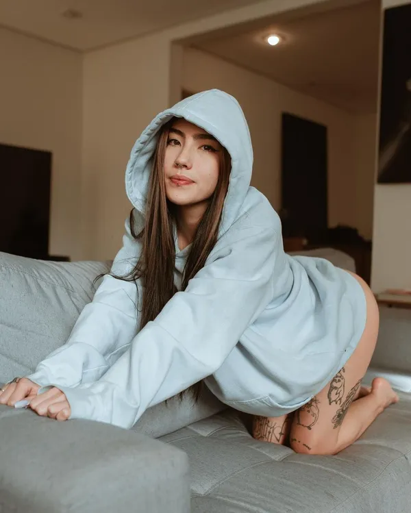 Larissa Mayumi's photo 5