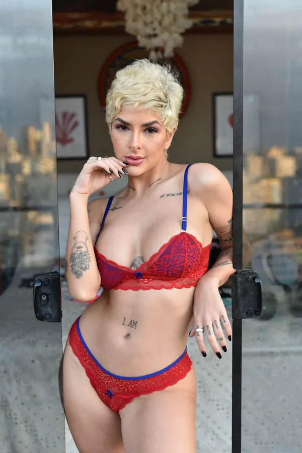 Lary Bottino's BabeWiki Profile