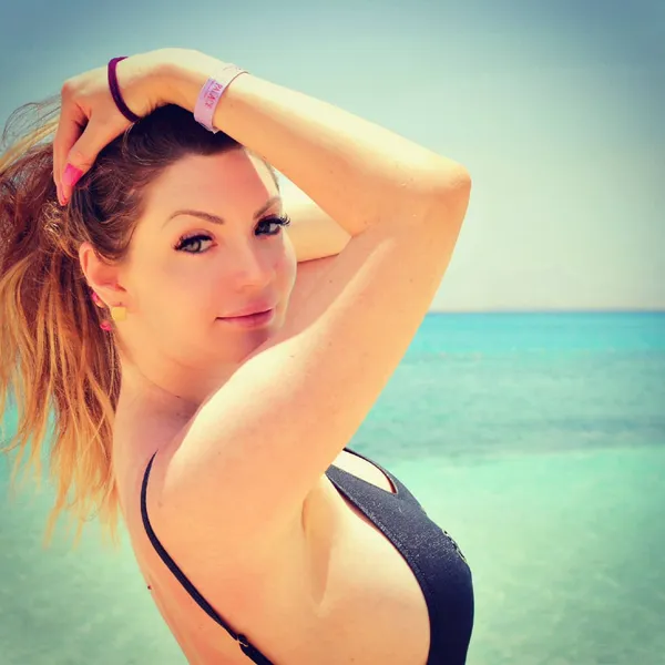 Laura Edward's BabeWiki Profile