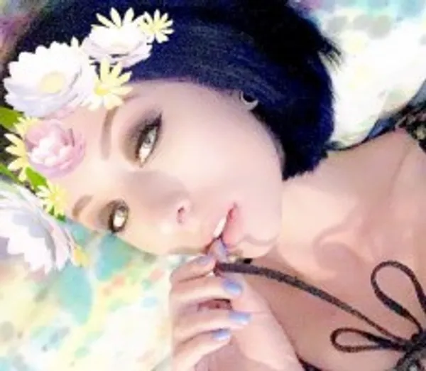 LaurenReddxo's BabeWiki Profile