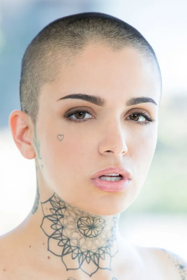 Leigh Raven's photo 3