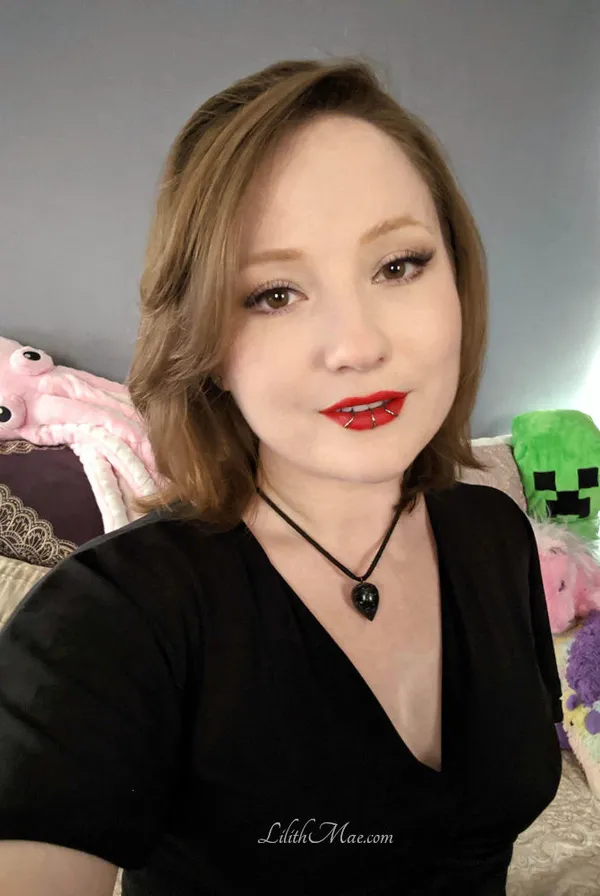 Lilith Mae's BabeWiki Profile