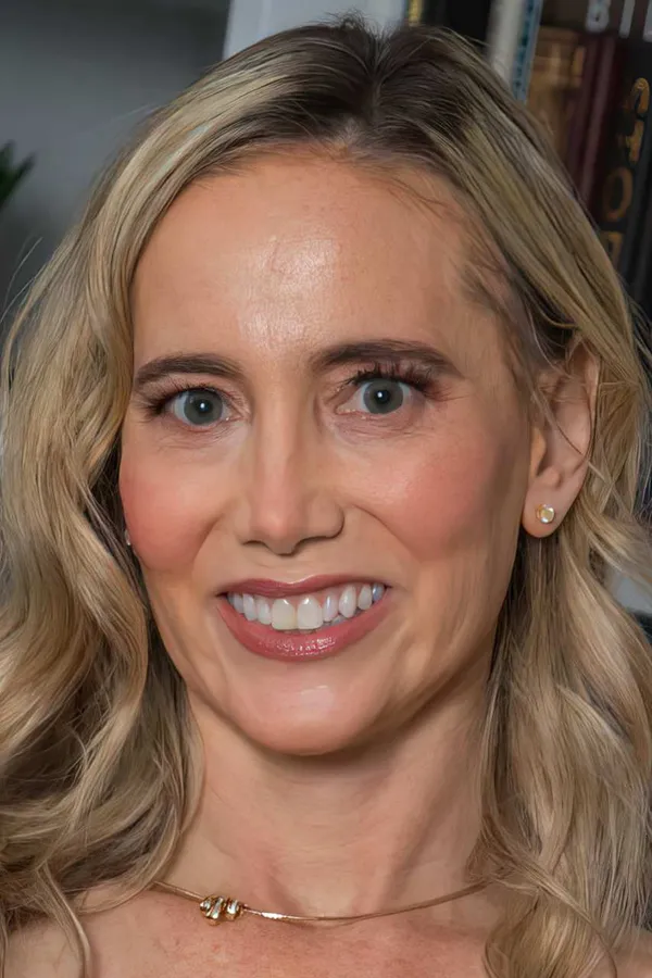 Lilly James's photo 4