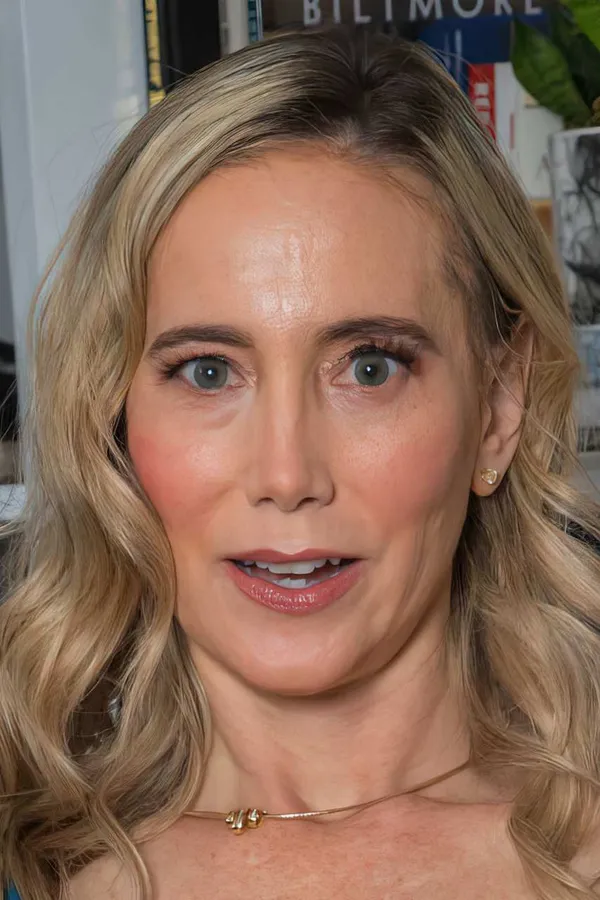 Lilly James's photo 5