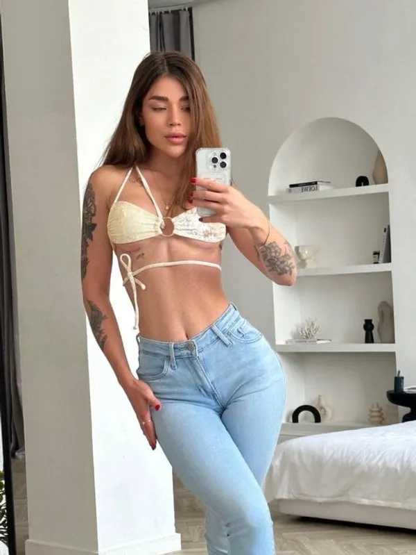 Lilly Skye's photo 4