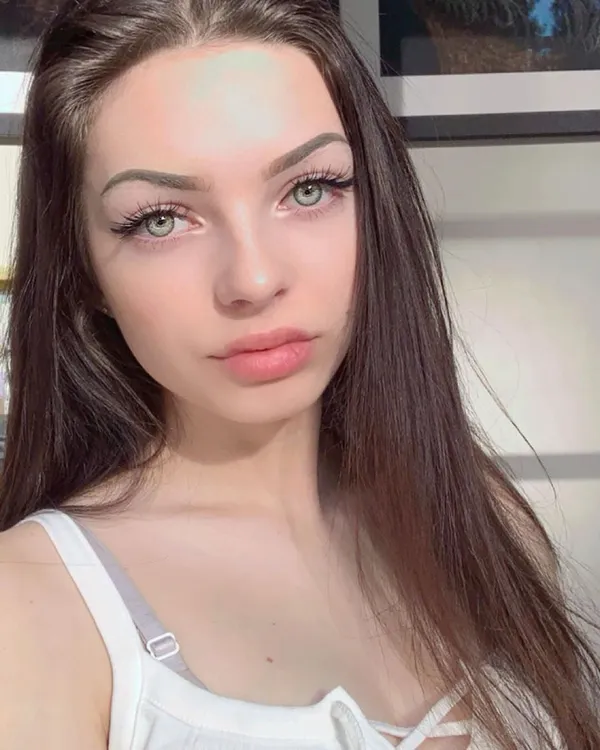 Lily B (Instagram)'s photo 5