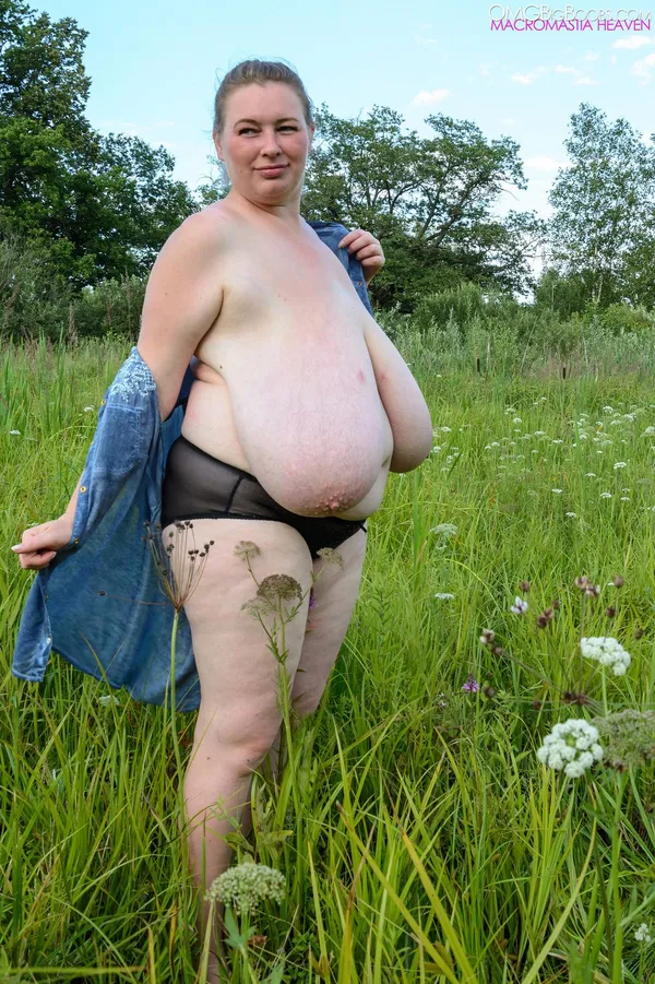 Lily Dreamboobs's photo 3