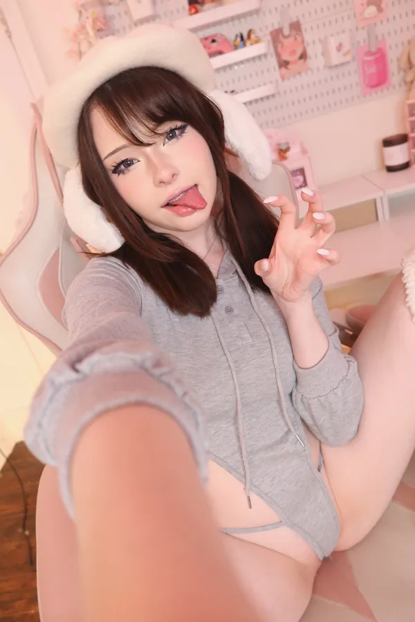 lilyraekitty's photo 7