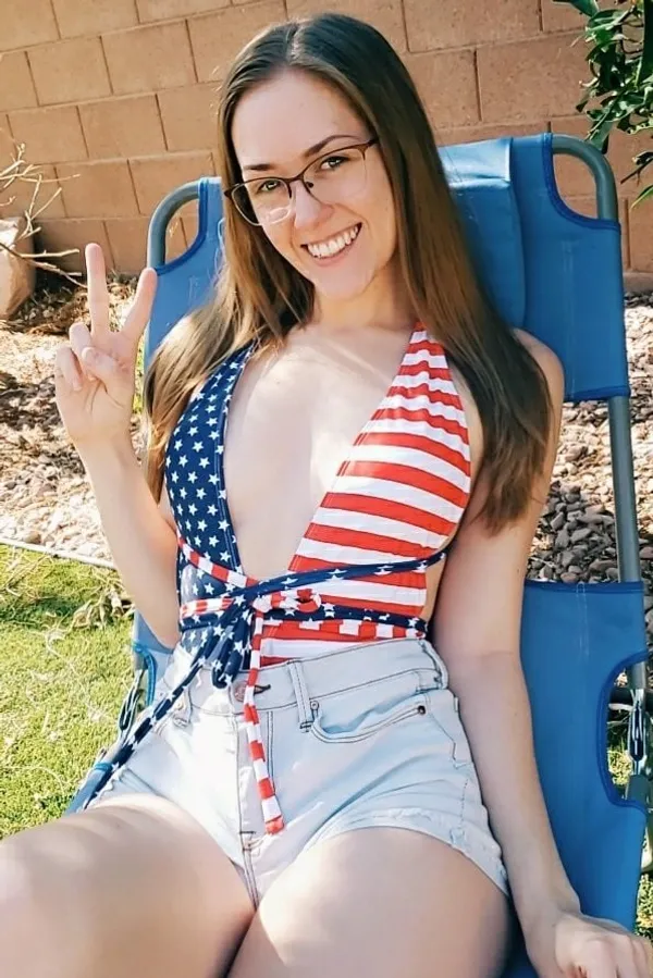 Lindsey Love (cam-girl)'s photo 7