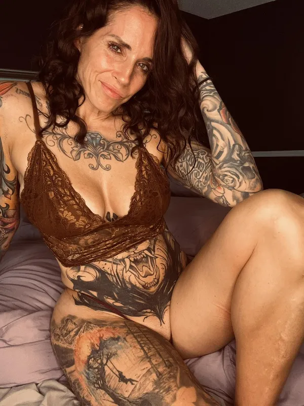 Lindsey Wolf's BabeWiki Profile