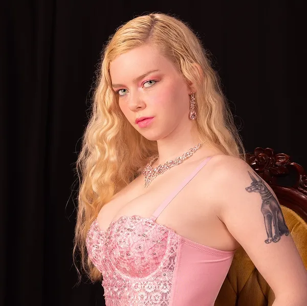 Liz Leblanc's photo 7