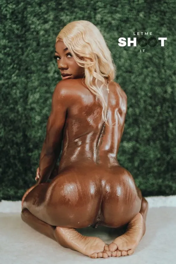 Lola Black's photo 10