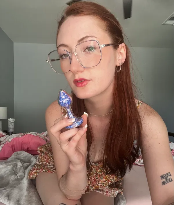 Lola Bunnie's BabeWiki Profile