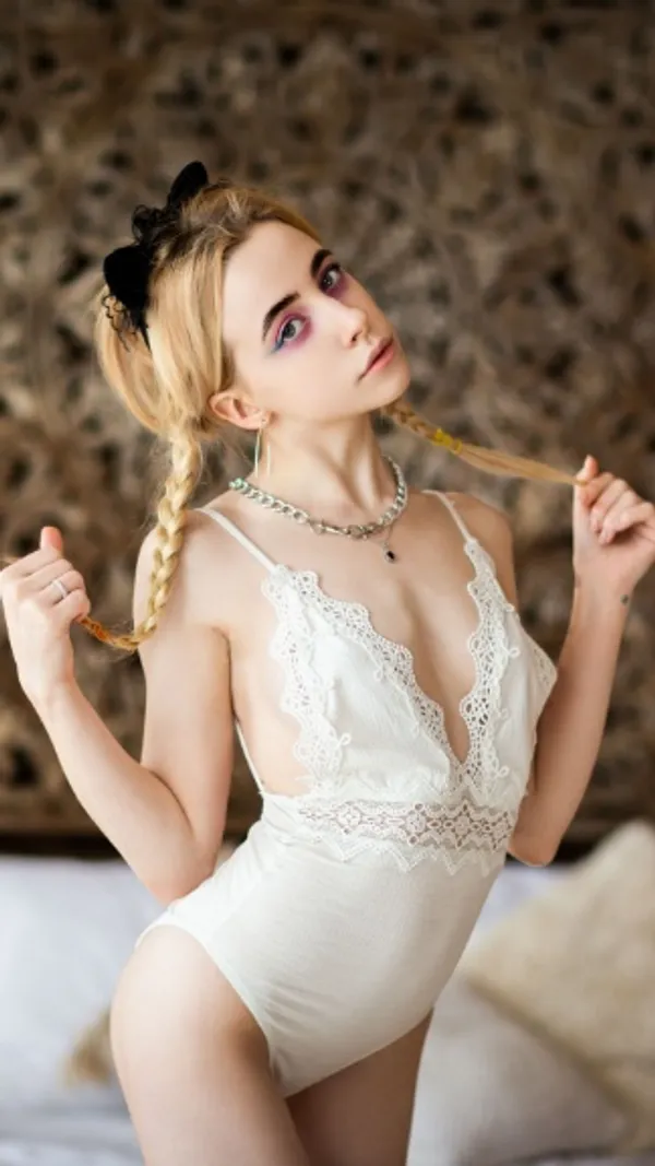 Lolla Holy's BabeWiki Profile