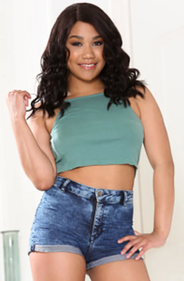 Loni Legend's photo 5