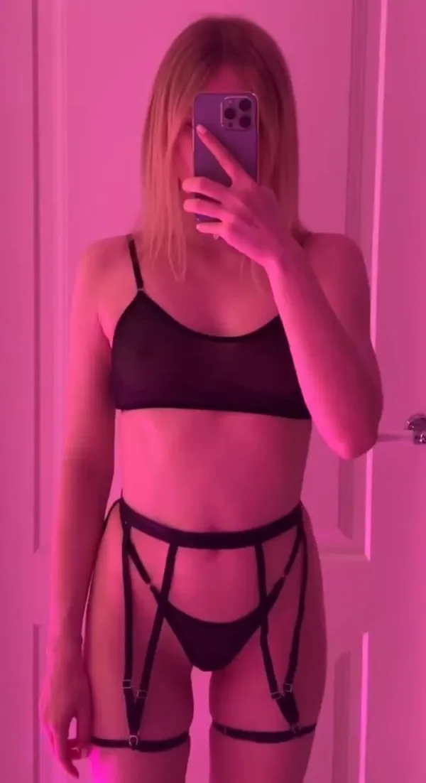 Lovemesofia's BabeWiki Profile