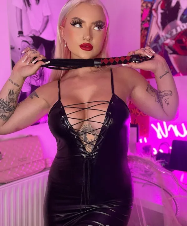 Lowri Rose's photo 8