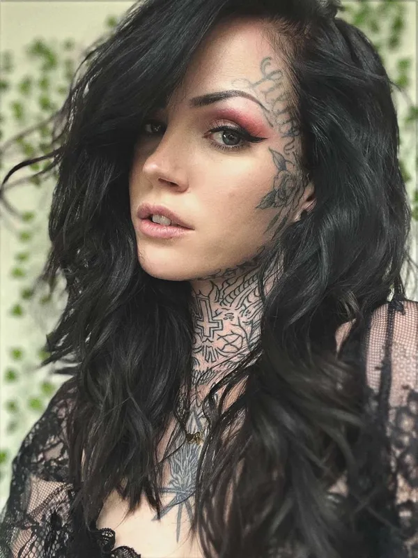 Luna Kyzz's BabeWiki Profile