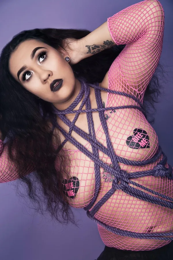 Luna Lee's BabeWiki Profile