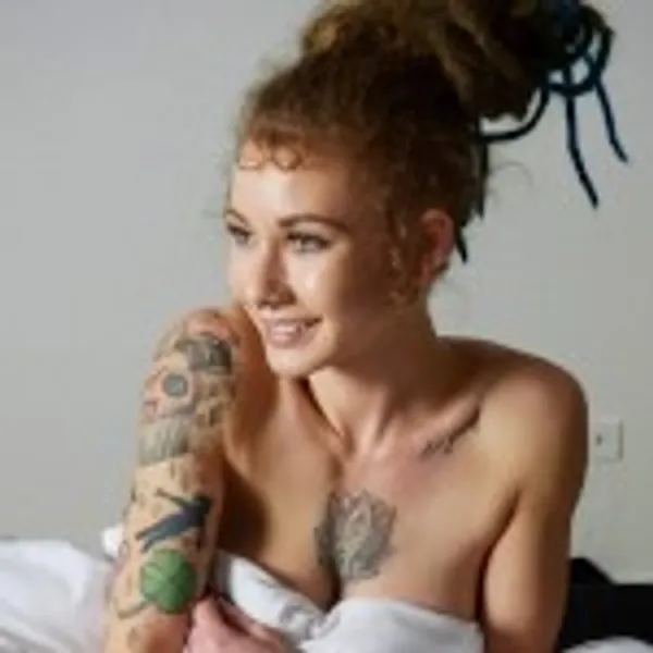 Luna Lux's BabeWiki Profile