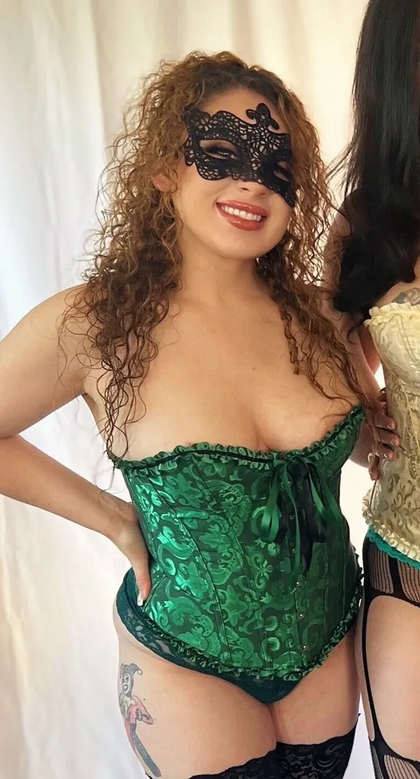 lunaloves2play's BabeWiki Profile