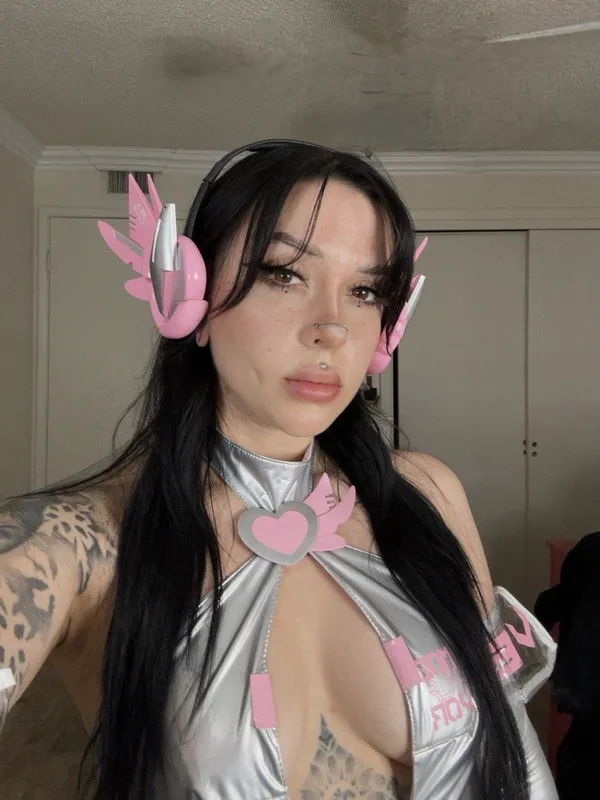 LunarNymph's photo 3