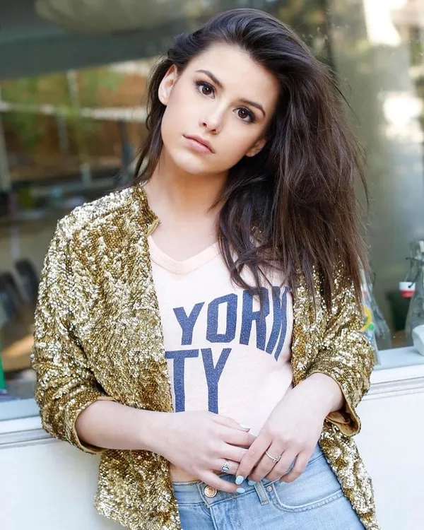 Madisyn Shipman's photo 3