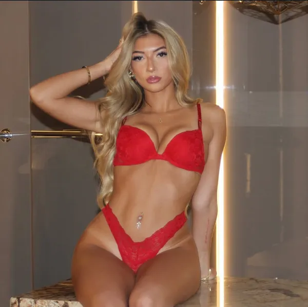 Malia Rain's photo 6