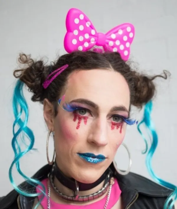 Manon Praline's BabeWiki Profile