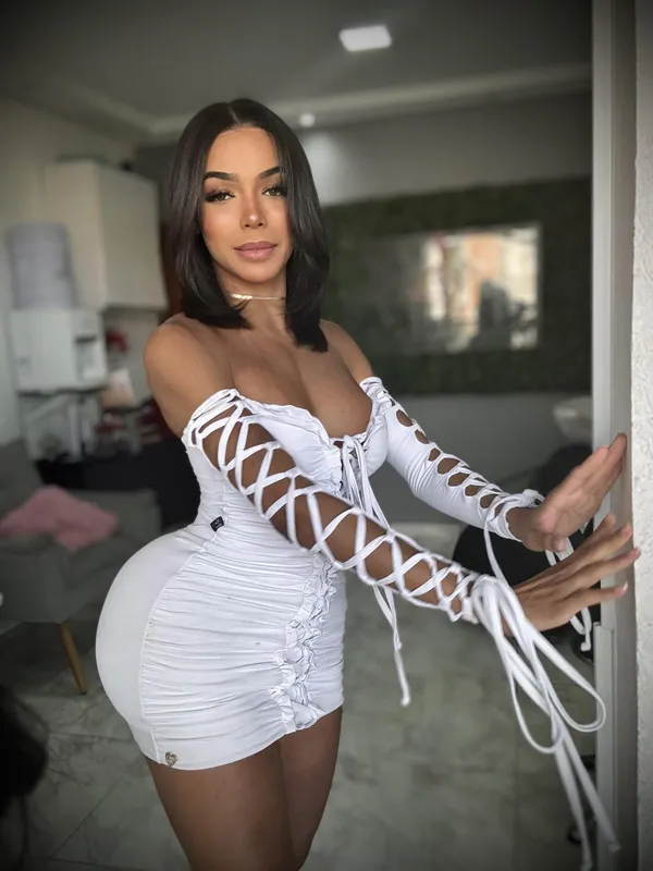 Manuella Goncalves's BabeWiki Profile