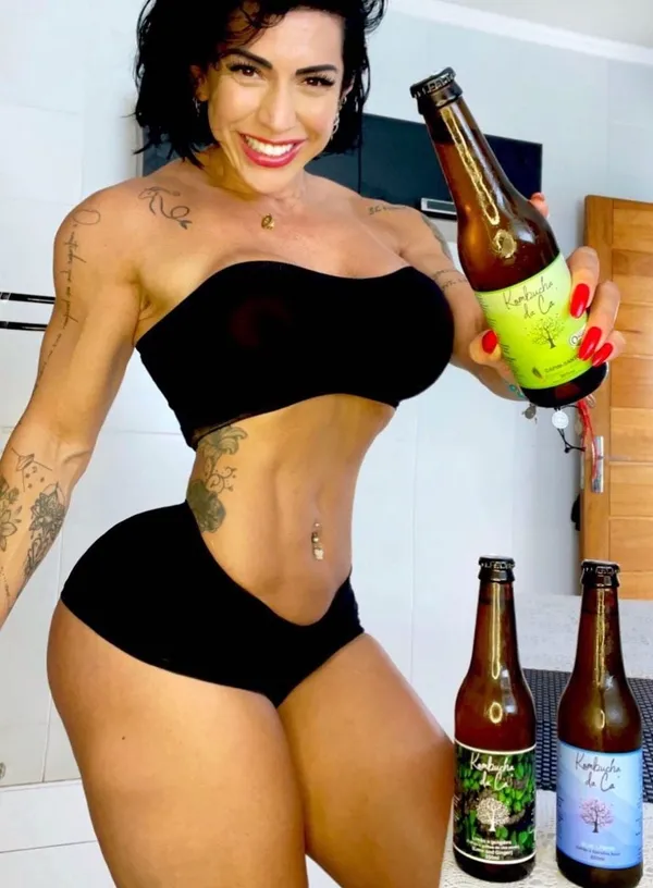 Mara Oliveira's photo 7