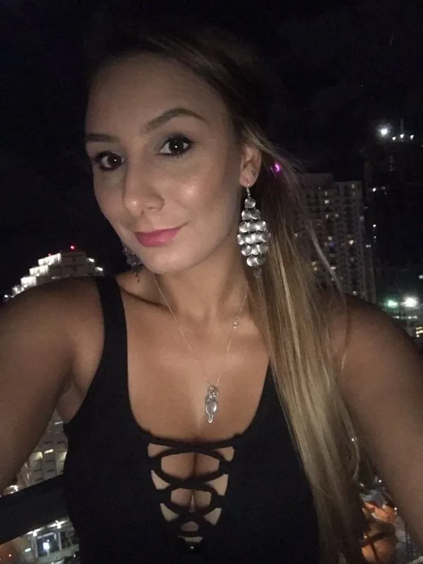 Mariah Leonne's photo 3