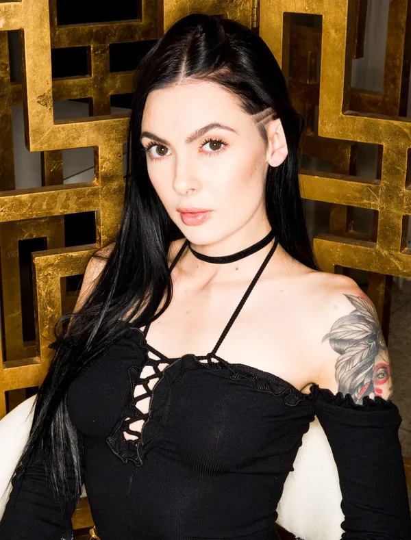 Marley Brinx's photo 3