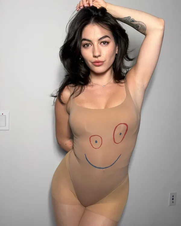 Megan Mistake's photo 4