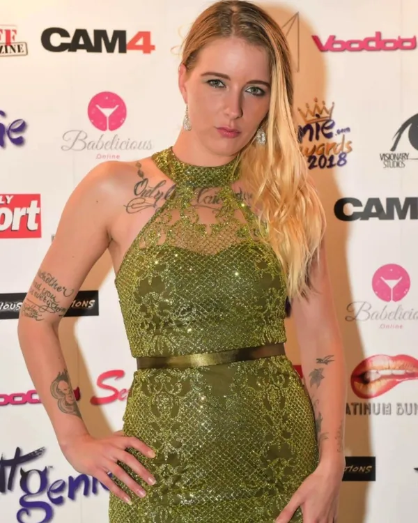 Melody Pleasure's photo 8