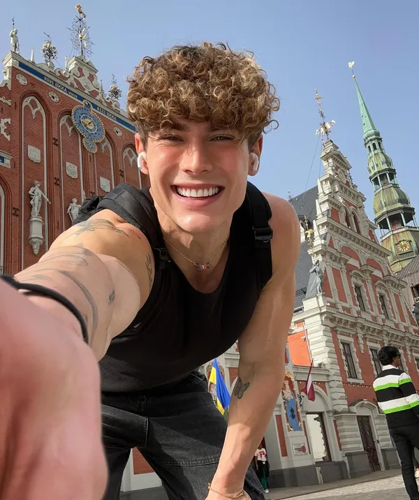 Melvin Moore's BabeWiki Profile