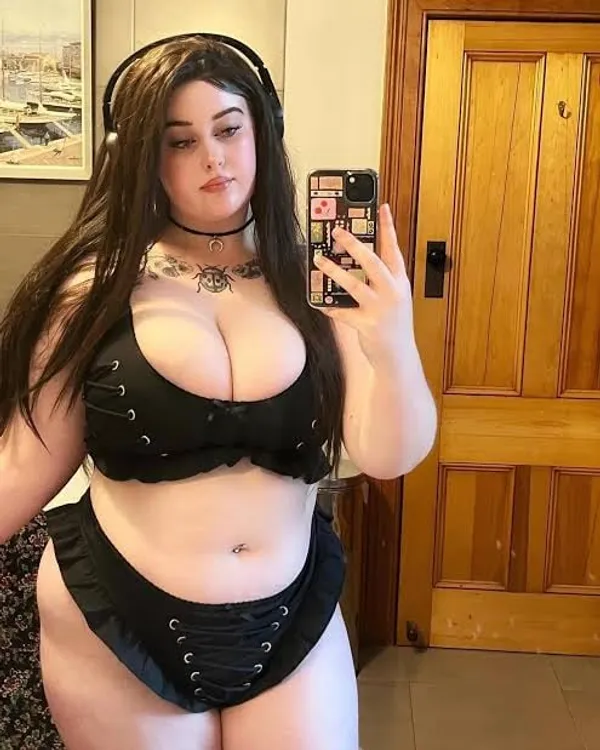 Mila Bloom's photo 7